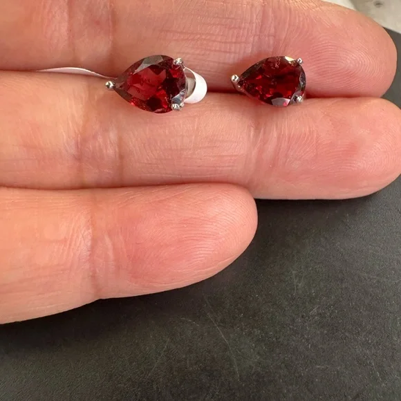 Elegant Garnet Teardrop Earrings in 925 Sterling Silver - Picture 4 of 4